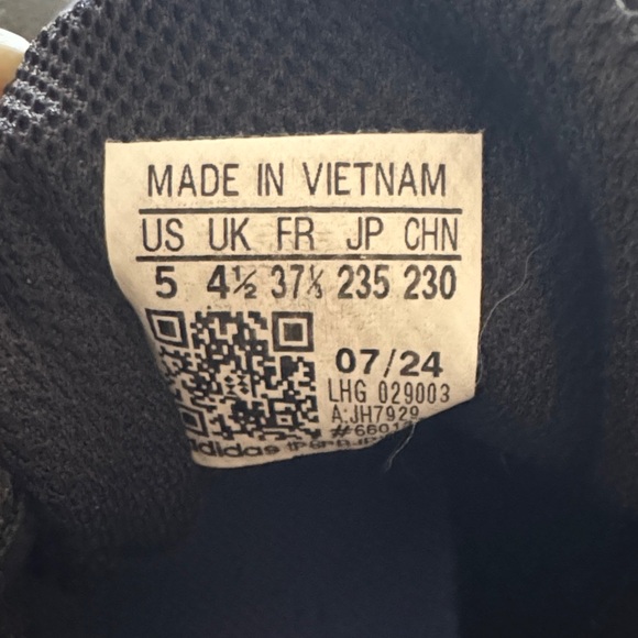 Adidas Boys Black and Purple Athletic Shoes - Size 5 - Picture 5 of 5